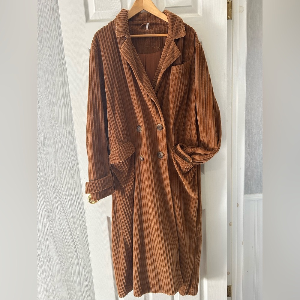 Free People gorgeous soft velvet corduroy relaxed trench style festival coat! ✨🪩
